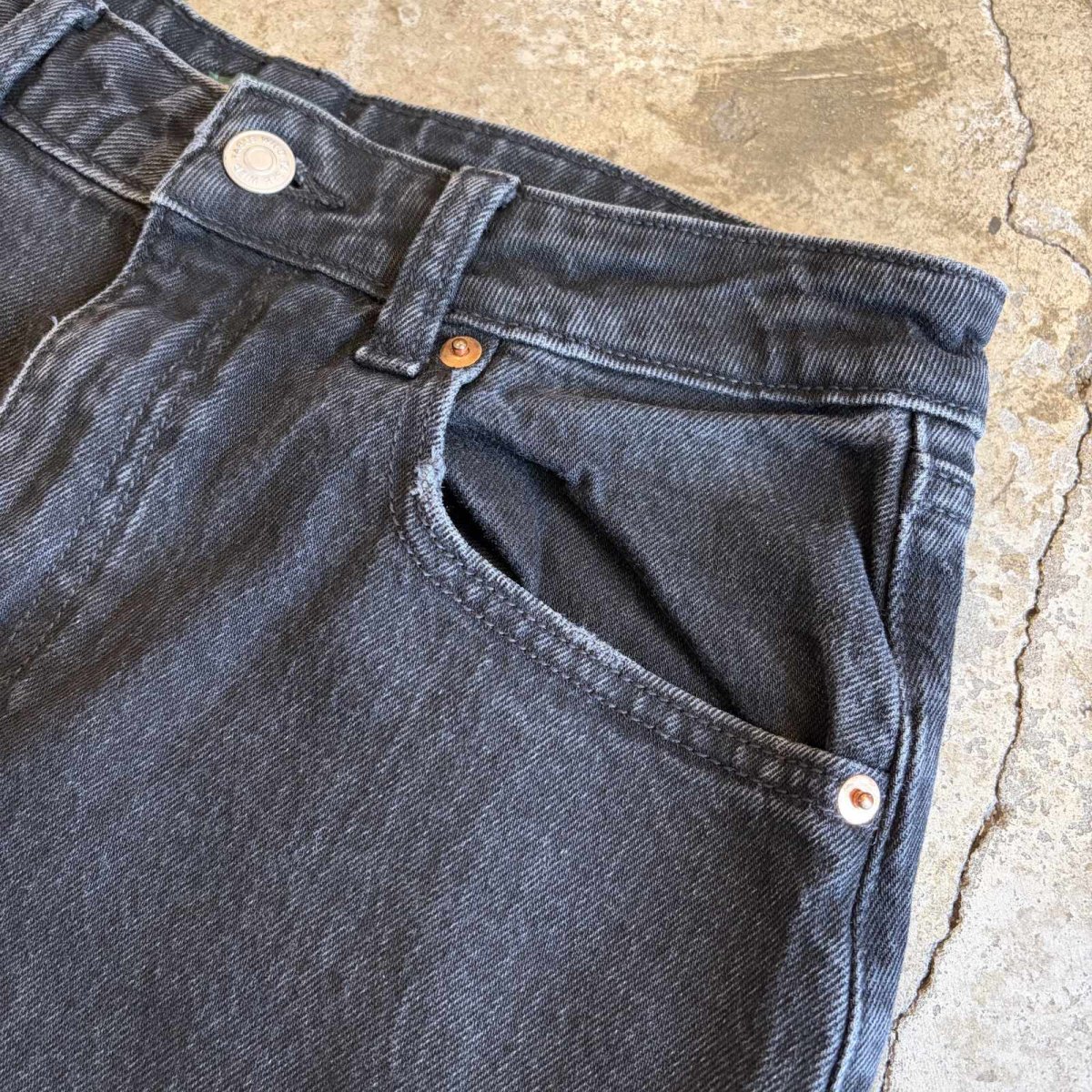 画像6: BLACK COLOR HEAVILY RIPPED DESIGN DENIM PANTS / W30 (6)