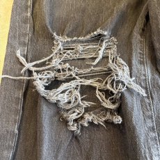 画像4: BLACK COLOR HEAVILY RIPPED DESIGN DENIM PANTS / W30 (4)