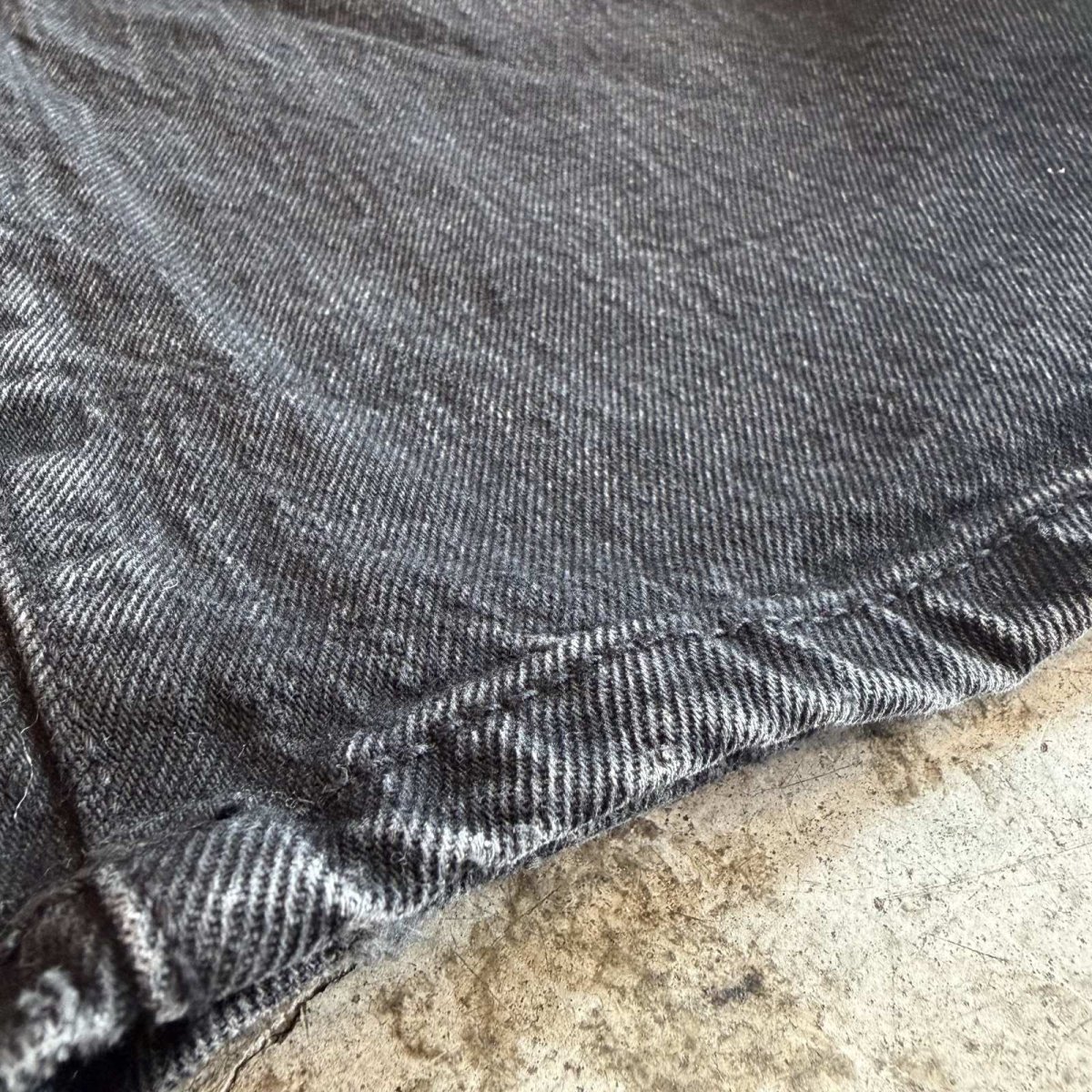 画像10: BLACK COLOR HEAVILY RIPPED DESIGN DENIM PANTS / W30 (10)