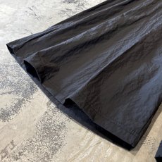 画像8: 【WONDERGROUND】MULTI TUCK WIDE SILHOUETTE NYLON SHORTS / BLACK / OS (8)