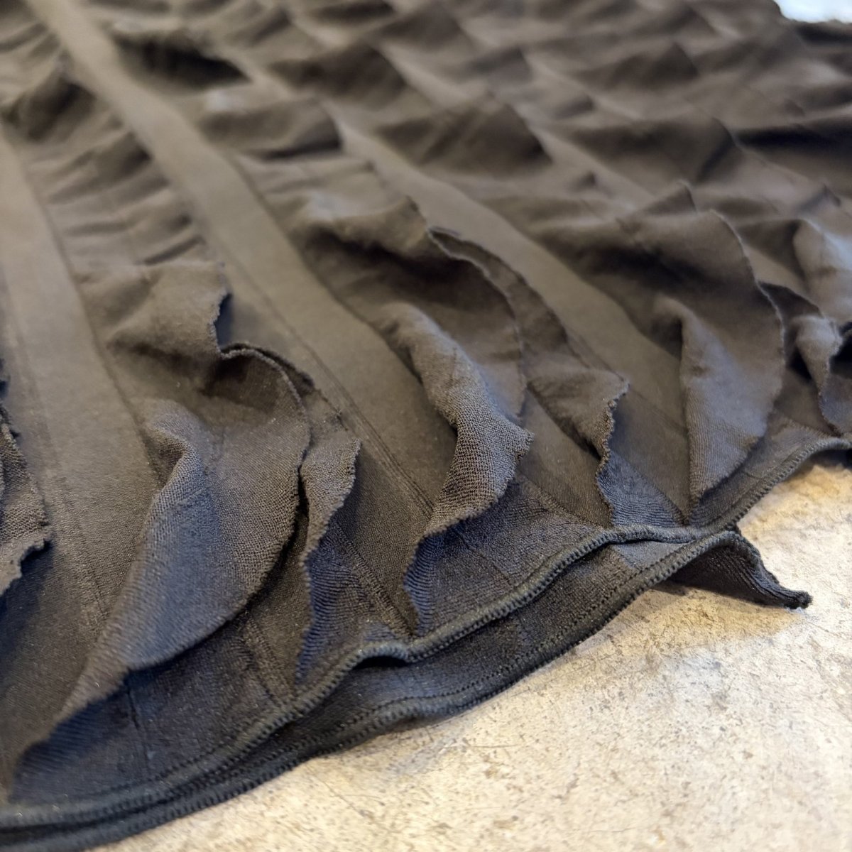 画像10: BLACK COLOR CASCADING FRILL DESIGN LONG SKIRT / W24~W33 (10)