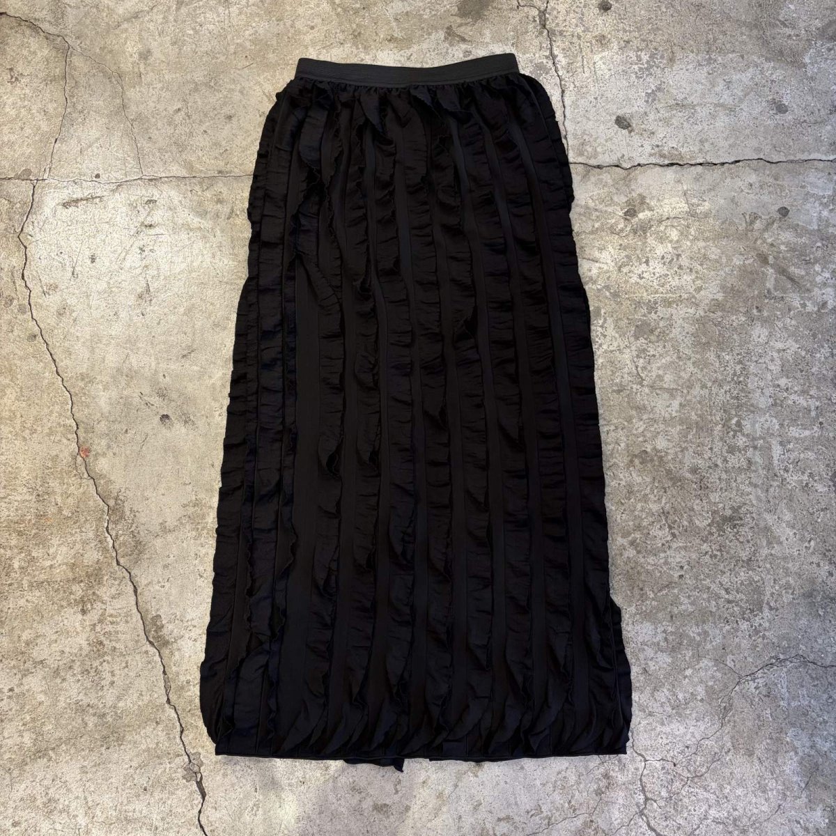 画像1: BLACK COLOR CASCADING FRILL DESIGN LONG SKIRT / W24~W33 (1)