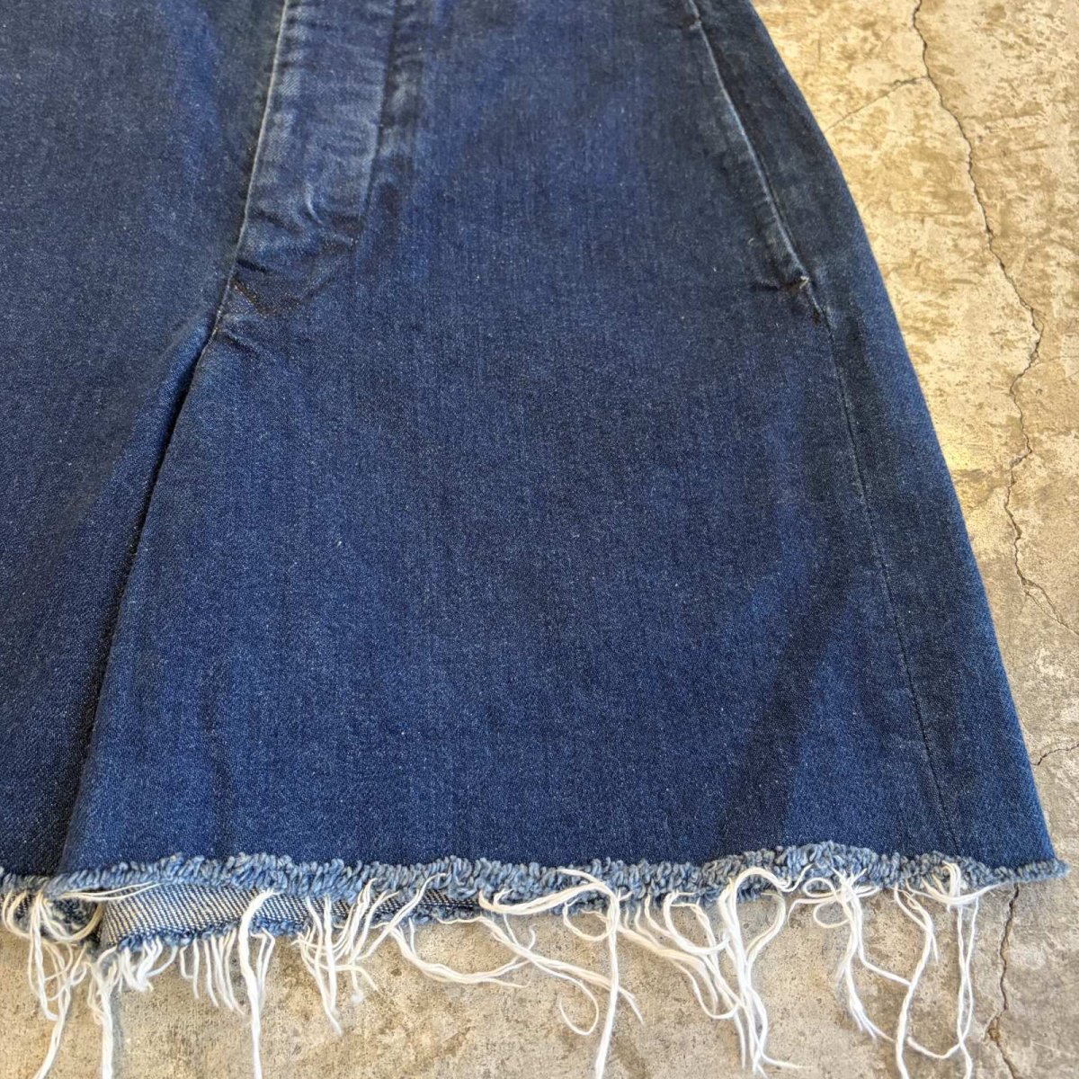 画像4: SIDE ADJUSTER CUT OFF DESIGN DENIM SHORT PANTS / FREE~W28 (4)