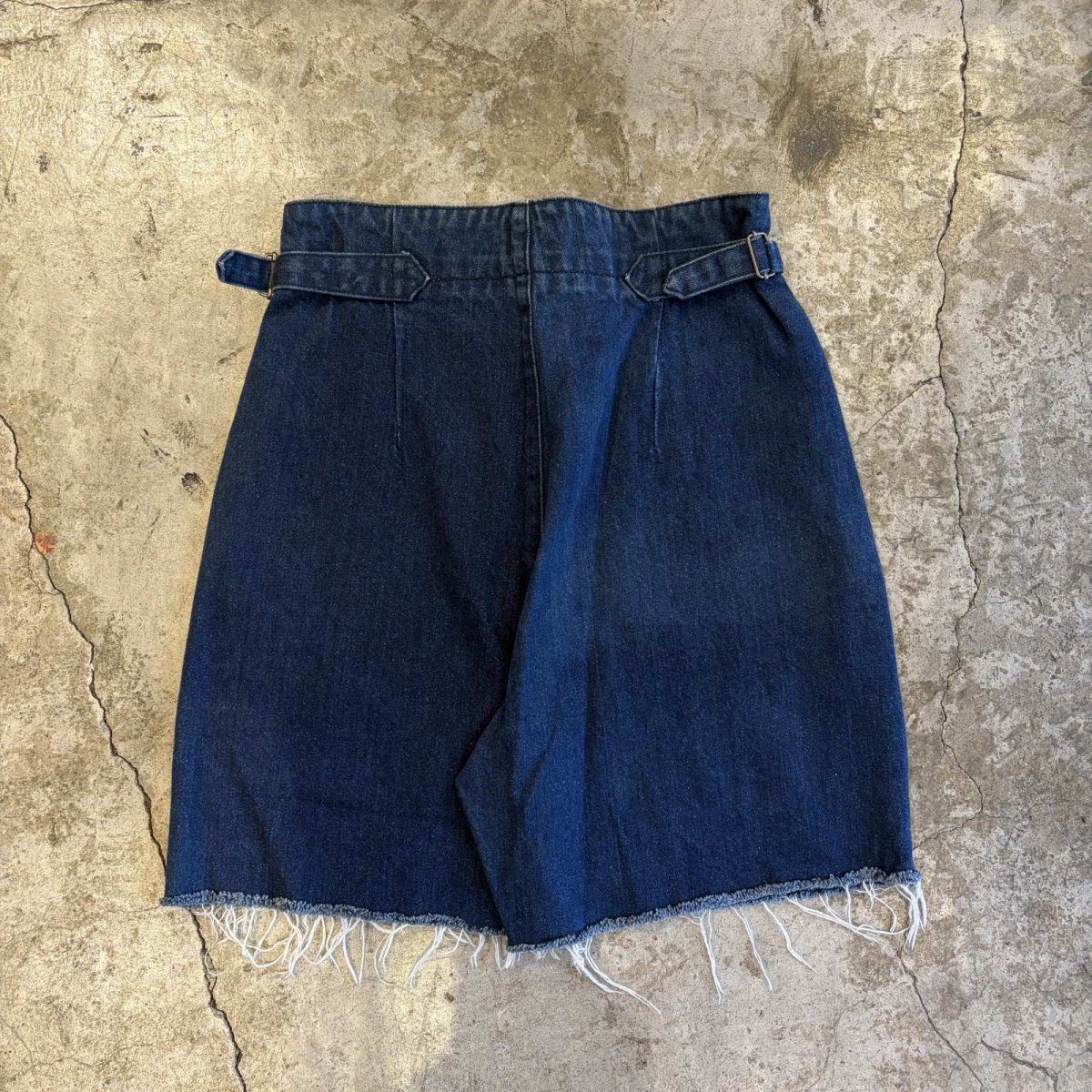 画像2: SIDE ADJUSTER CUT OFF DESIGN DENIM SHORT PANTS / FREE~W28 (2)