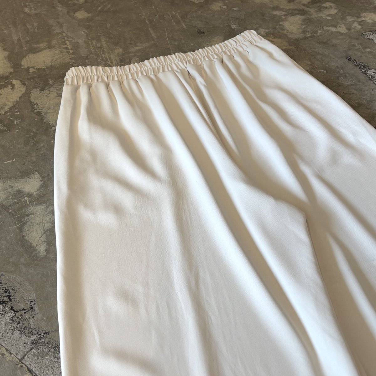 画像9: MONOTONE WIDE SILHOUETTE PANTS / W27~FREE (9)