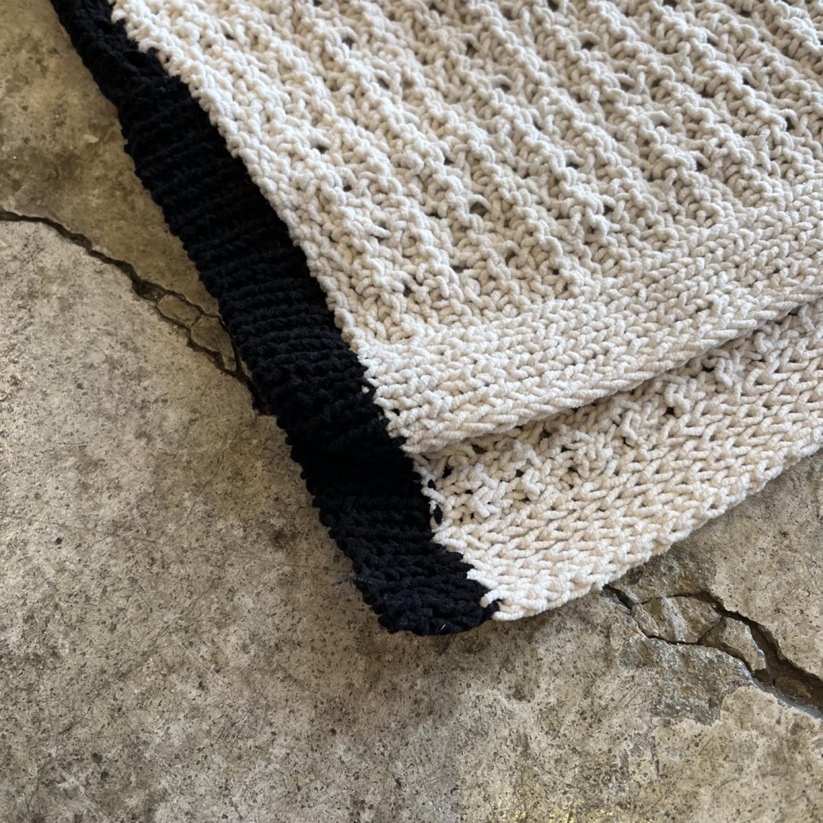 画像3: KEY HOLE NECK POINT LINE DESIGN CROCHET PATTERN KNIT SWEATER / Ladies L  (3)
