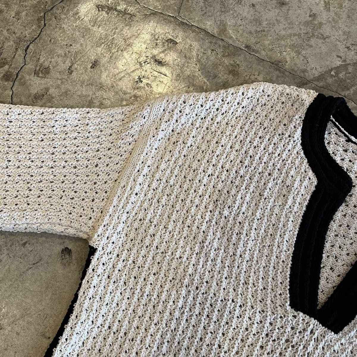 画像10: KEY HOLE NECK POINT LINE DESIGN CROCHET PATTERN KNIT SWEATER / Ladies L  (10)