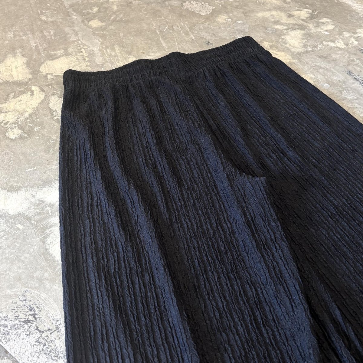 画像9: BLACK WASHER DESIGN WIDE SILHOUETTE PANTS / W29~FREE (9)