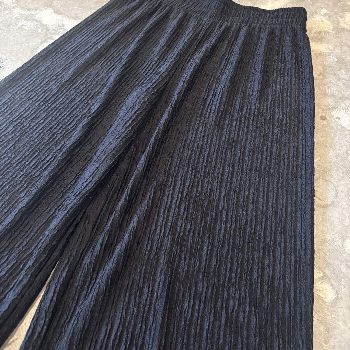 画像4: BLACK WASHER DESIGN WIDE SILHOUETTE PANTS / W29~FREE (4)
