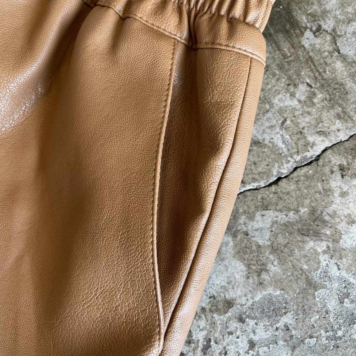 画像6: CAMEL COLOR FAUX LEATHER DESIGN SHORT PANTS / W25~W34(M) (6)