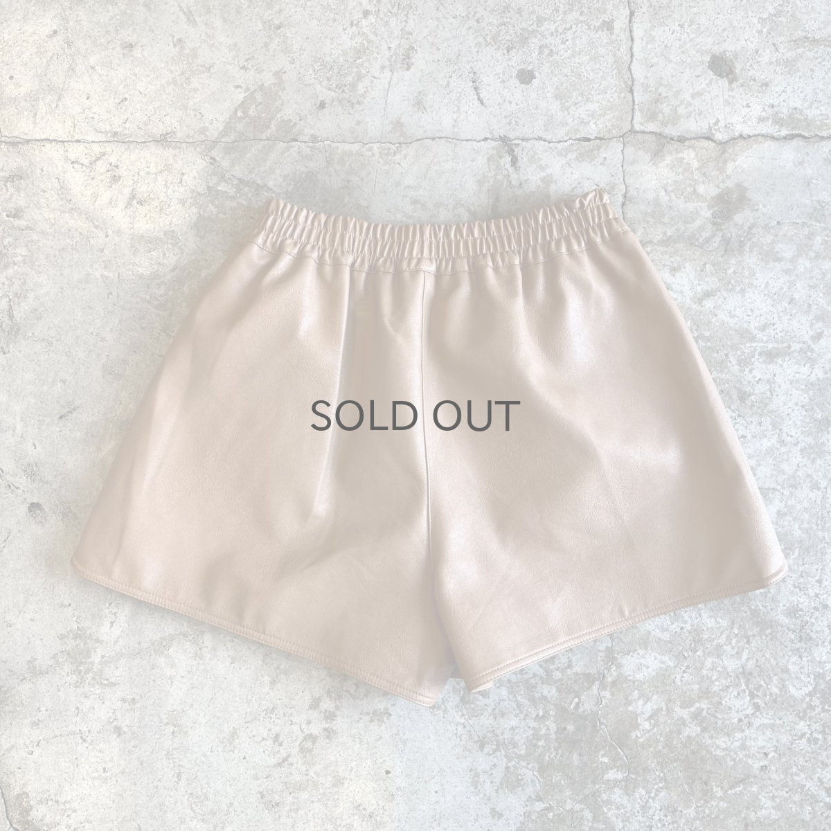 画像2: CAMEL COLOR FAUX LEATHER DESIGN SHORT PANTS / W25~W34(M) (2)