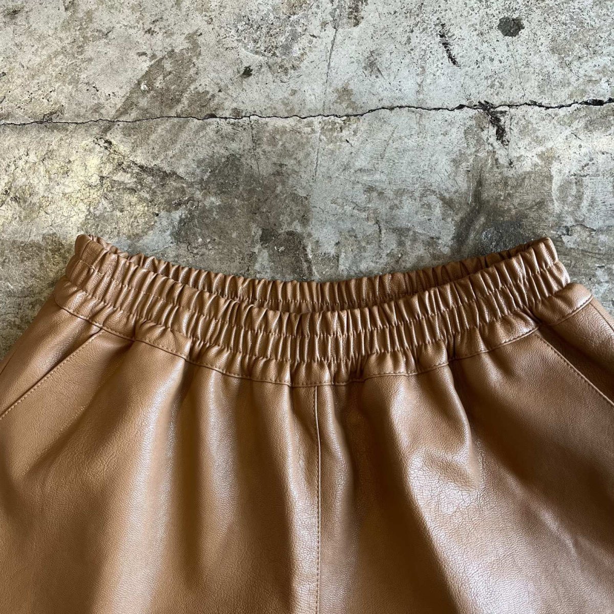 画像7: CAMEL COLOR FAUX LEATHER DESIGN SHORT PANTS / W25~W34(M) (7)