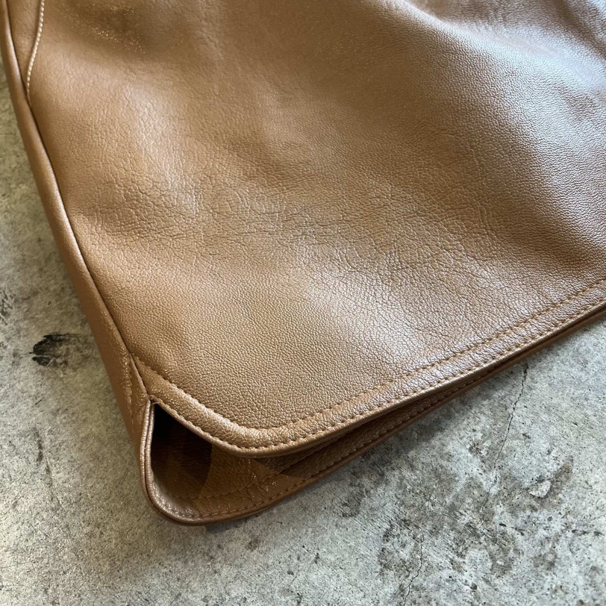 画像4: CAMEL COLOR FAUX LEATHER DESIGN SHORT PANTS / W25~W34(M) (4)