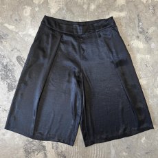画像1: LUSTER BLACK COLOR WIDE SILHOUETTE SHORTS / W34 (1)