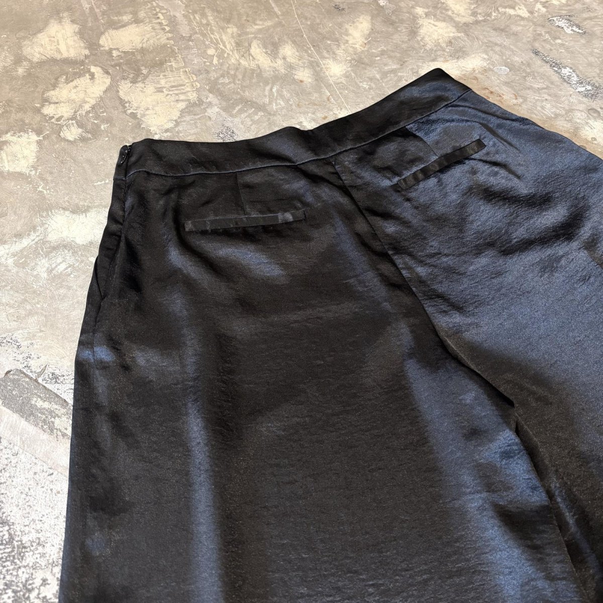 画像9: LUSTER BLACK COLOR WIDE SILHOUETTE SHORTS / W34 (9)
