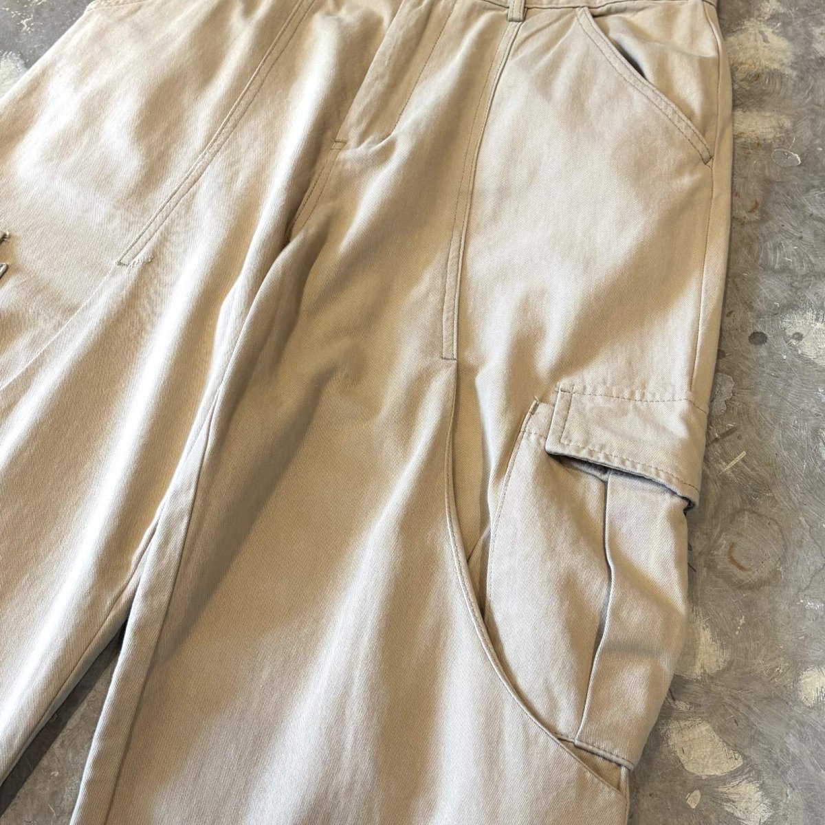 画像4: DESIGN TUCK CARGO STYLE WIDE SILHOUETTE PANTS / W32 (4)