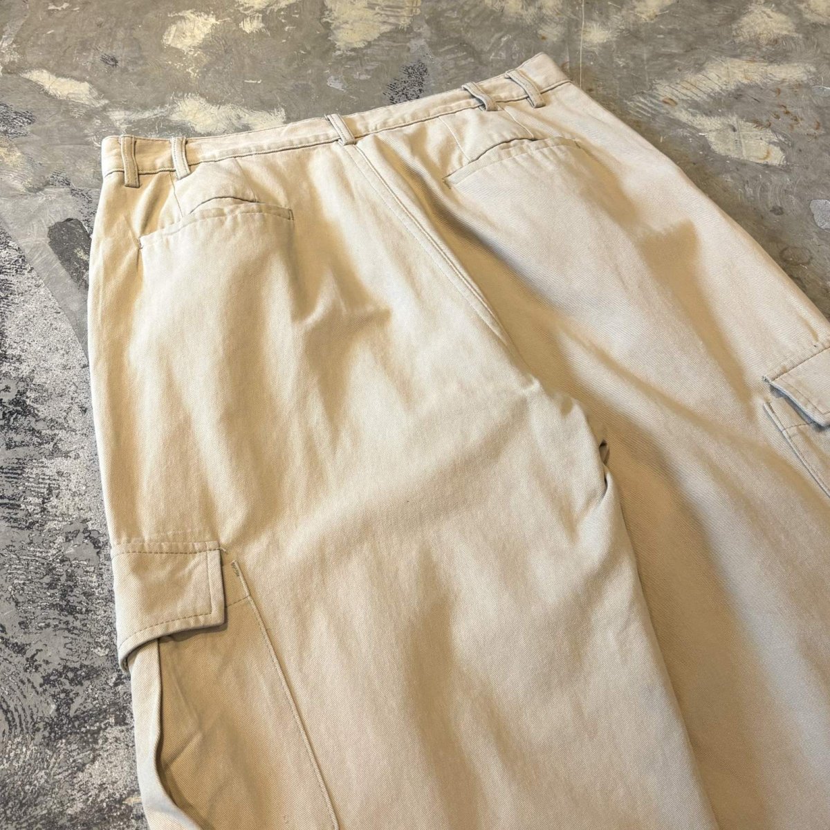 画像9: DESIGN TUCK CARGO STYLE WIDE SILHOUETTE PANTS / W32 (9)