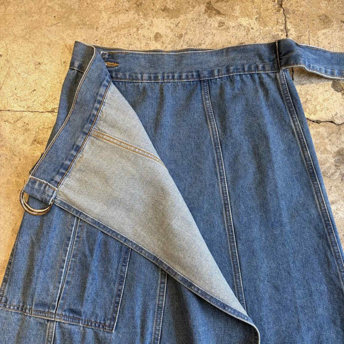 画像7: SIDE DESIGN POCKET DENIM WRAP SKIRT / W30 (7)