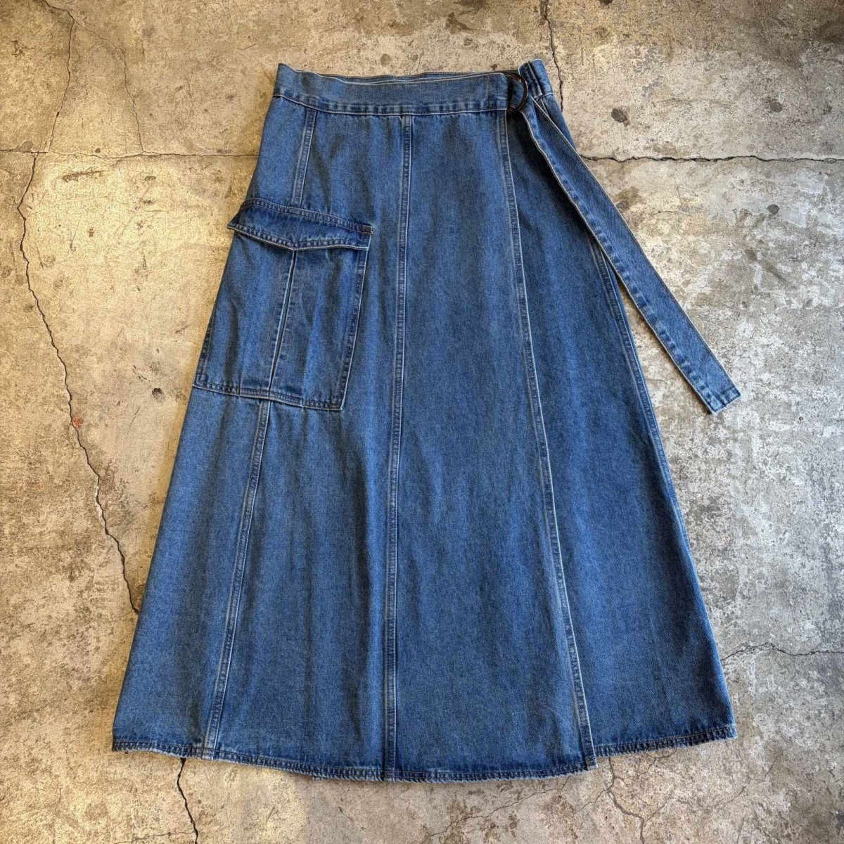 画像1: SIDE DESIGN POCKET DENIM WRAP SKIRT / W30 (1)