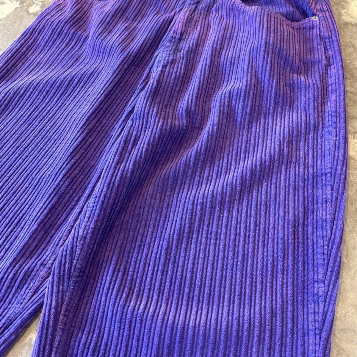 画像4: PURPLE COLOR CORDUROY WIDE SILHOUETTE PANTS / W33 (4)