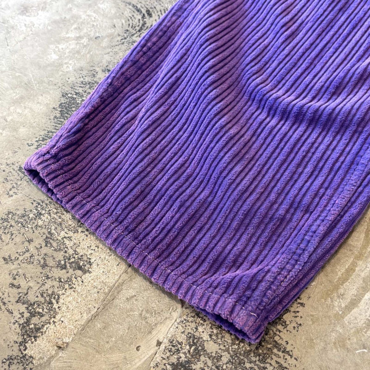 画像8: PURPLE COLOR CORDUROY WIDE SILHOUETTE PANTS / W33 (8)