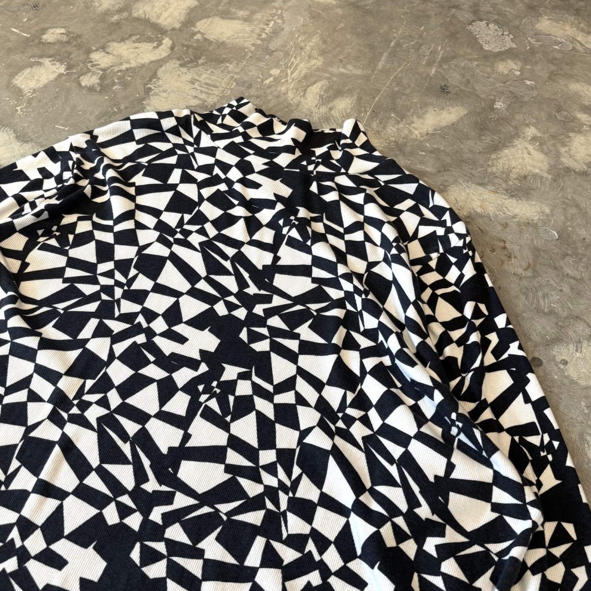 画像4: ALL OVER BICOLOR PATTERN HI-NECK L/S TOPS / Mens XL  (4)