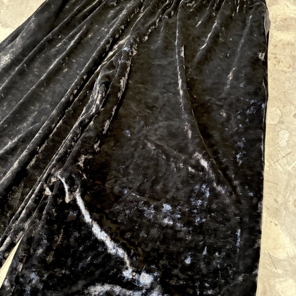 画像4: BLACK CRASH VELOUR WIDE SILHOUETTE PANTS / W30~FREE (4)