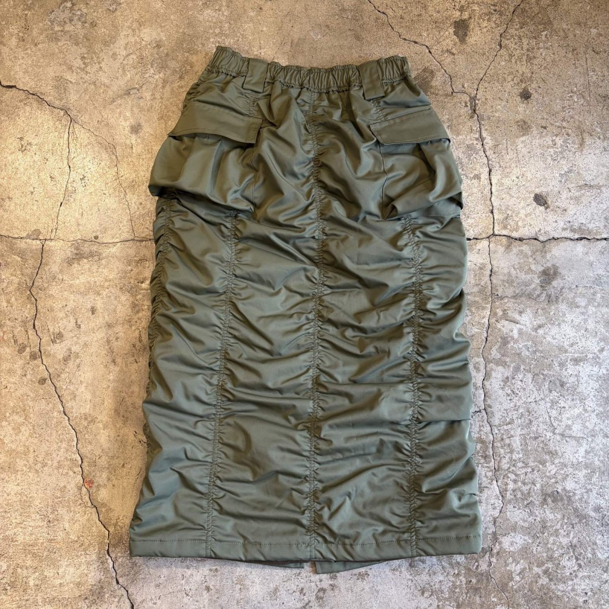 画像2: FRONT ZIP UP GATHER DESIGN NYLON SKIRT / W25~W35 (2)
