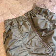 画像3: FRONT ZIP UP GATHER DESIGN NYLON SKIRT / W25~W35 (3)