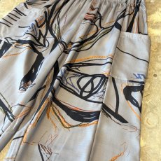 画像4: LINE ART PATTERN BALLOON SILHOUETTE PANTS / W30~ (4)