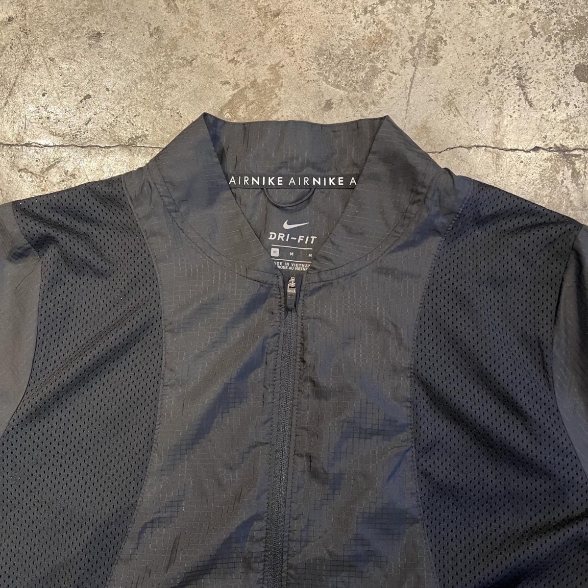 画像8: 【NIKE AIR】BLACK COLOR MESH×NYLON DOCKING DESIGN ZIP UP TOPS / Ladies M  (8)