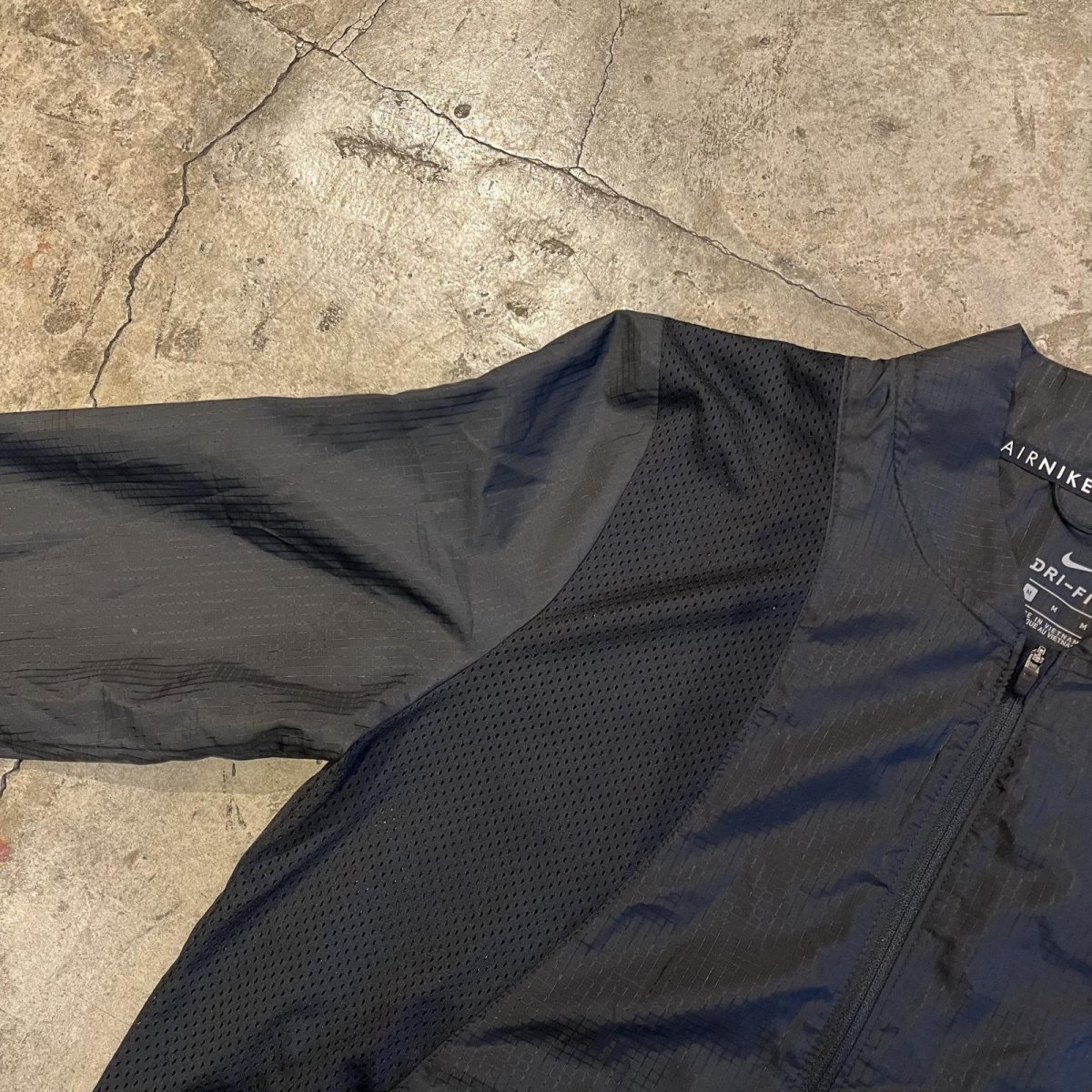 画像9: 【NIKE AIR】BLACK COLOR MESH×NYLON DOCKING DESIGN ZIP UP TOPS / Ladies M  (9)