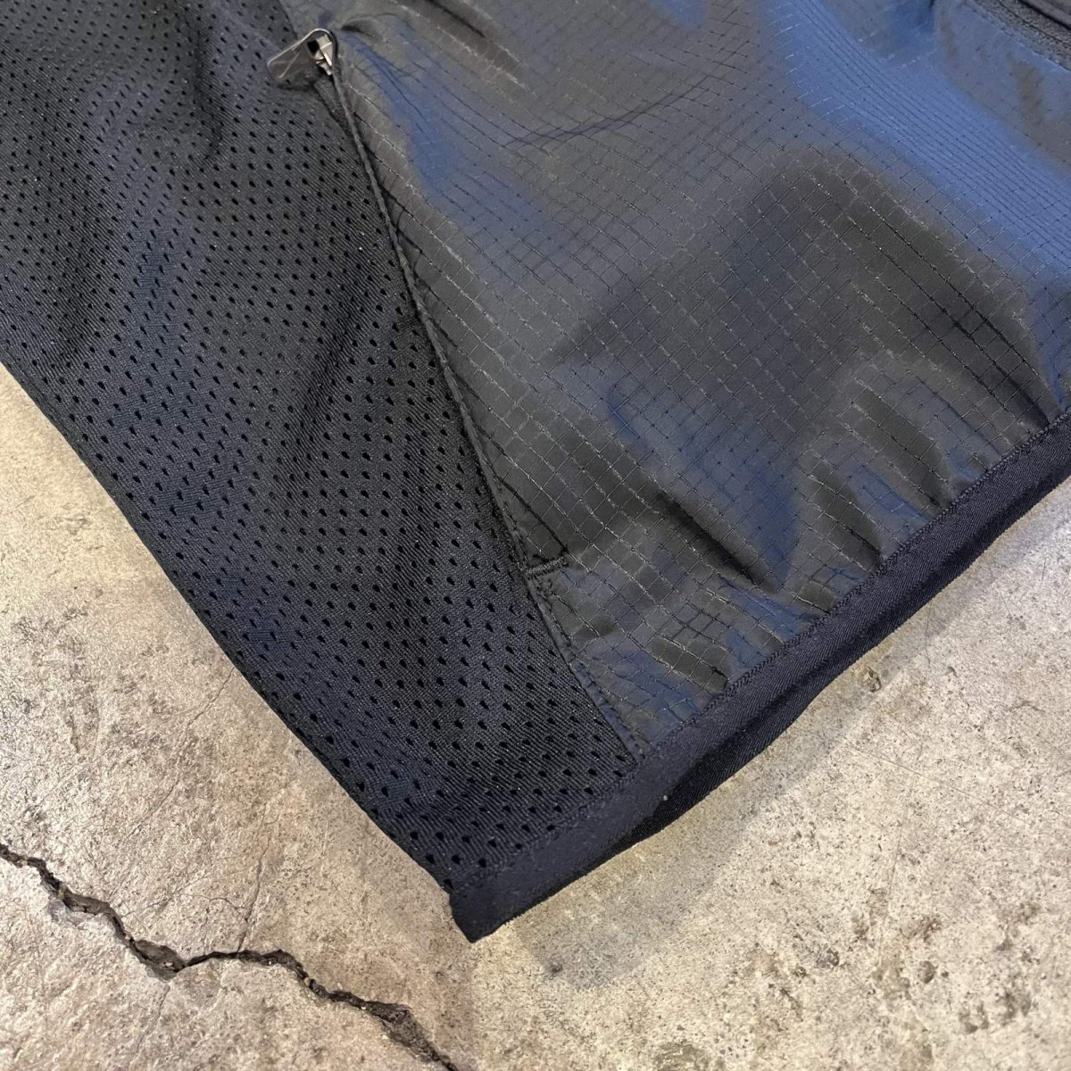 画像3: 【NIKE AIR】BLACK COLOR MESH×NYLON DOCKING DESIGN ZIP UP TOPS / Ladies M  (3)