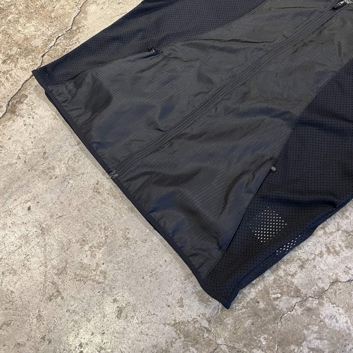 画像4: 【NIKE AIR】BLACK COLOR MESH×NYLON DOCKING DESIGN ZIP UP TOPS / Ladies M  (4)