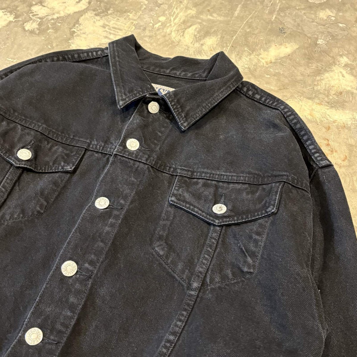 画像4: 80's SHORT LENGTH BLACK DENIM JACKET / Mens L / MADE IN USA (4)
