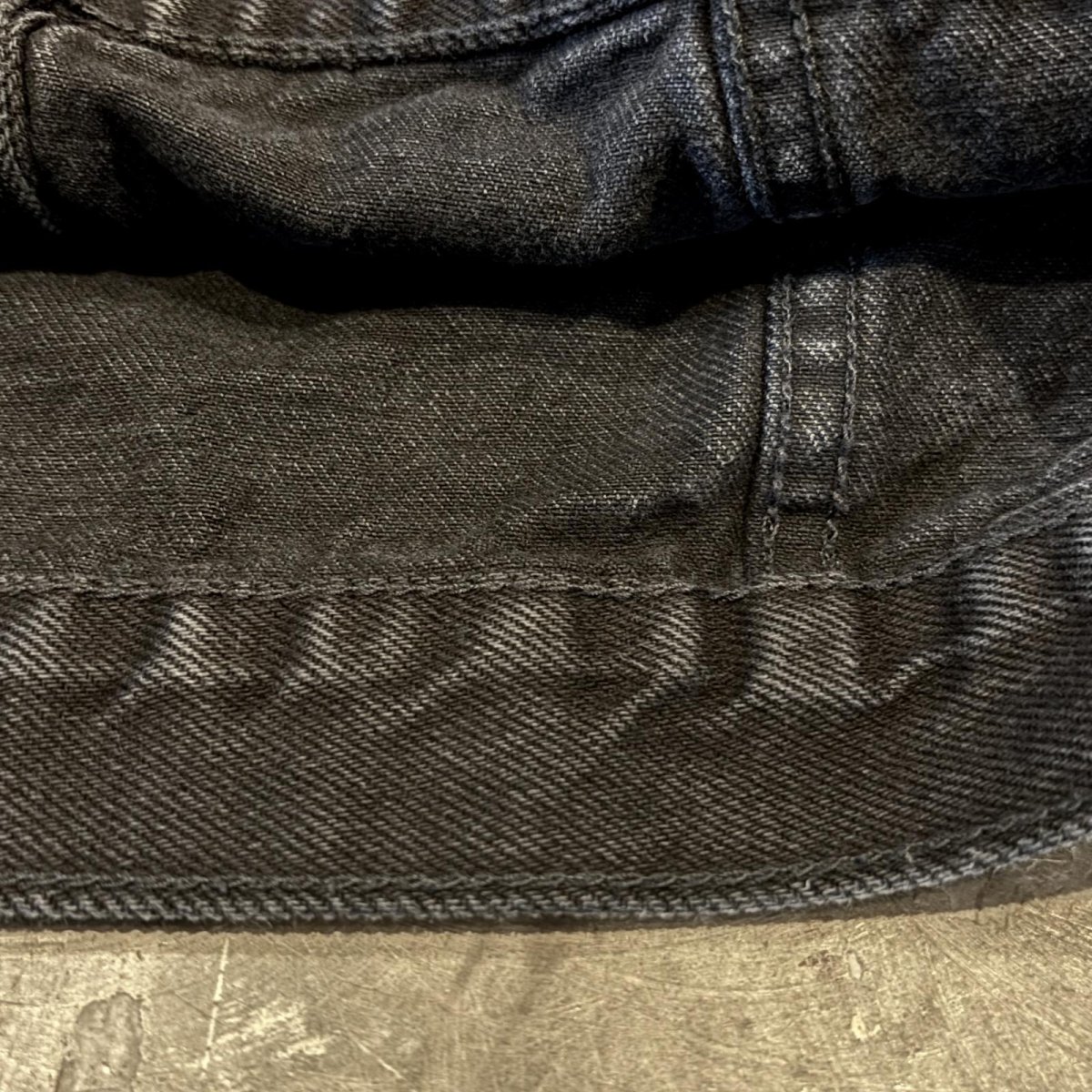 画像8: 80's SHORT LENGTH BLACK DENIM JACKET / Mens L / MADE IN USA (8)